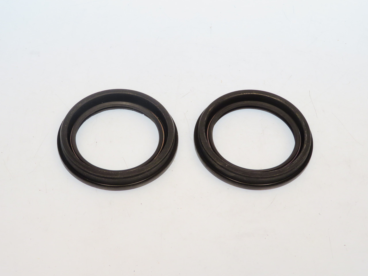 VW Beetle Super Beetle Karmann Ghia & Thing Goetze Front Wheel Oil Seals  111.405.641B