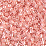 8g DBL1533 8/0 Delica: Creamy Nectarine O/L