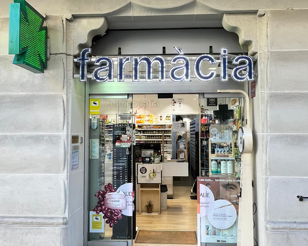 IMAGEN FACHADA 3 FARMACIA ARAGÓ 260