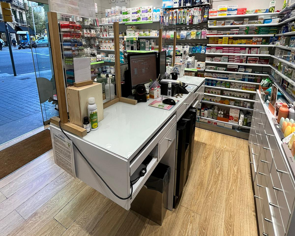 IMAGEN INTERIOR 4 FARMACIA ARAGÓ 260