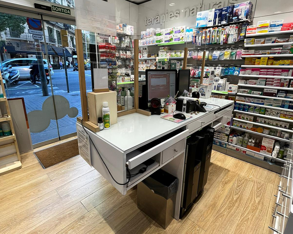 IMAGEN INTERIOR 3 FARMACIA ARAGÓ 260