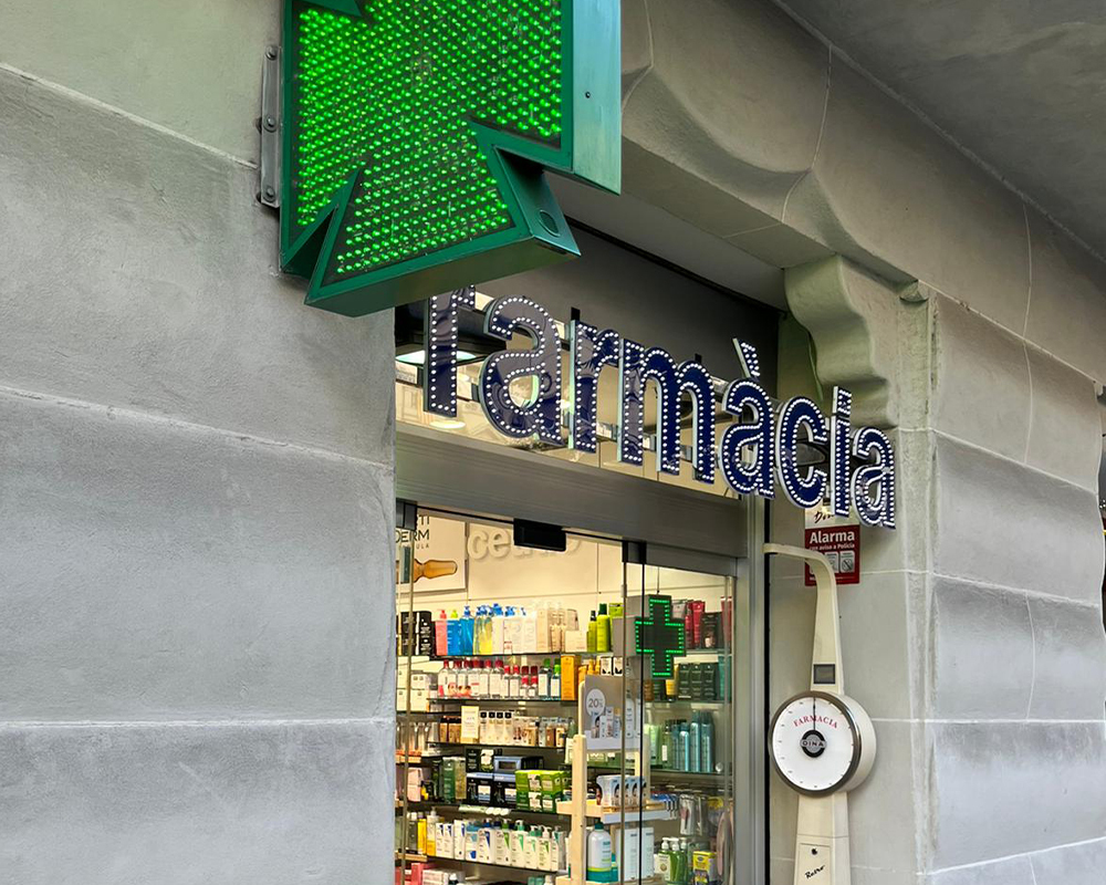 IMAGEN FACHADA 4 FARMACIA ARAGÓ 260