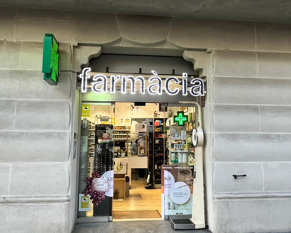 IMAGEN FARMACIA EXTERIOR ARAGÓ 260