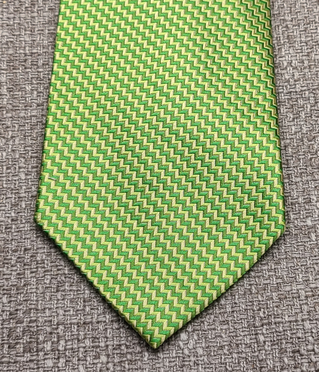 Green Zig-Zag Men's 100% Silk Necktie