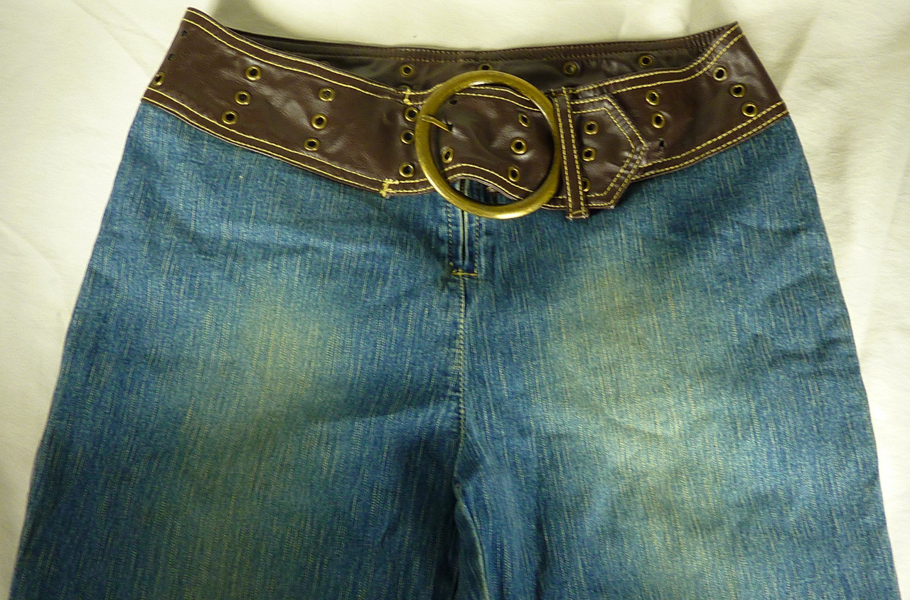 zip up Jeans with attached belt - SIZE 