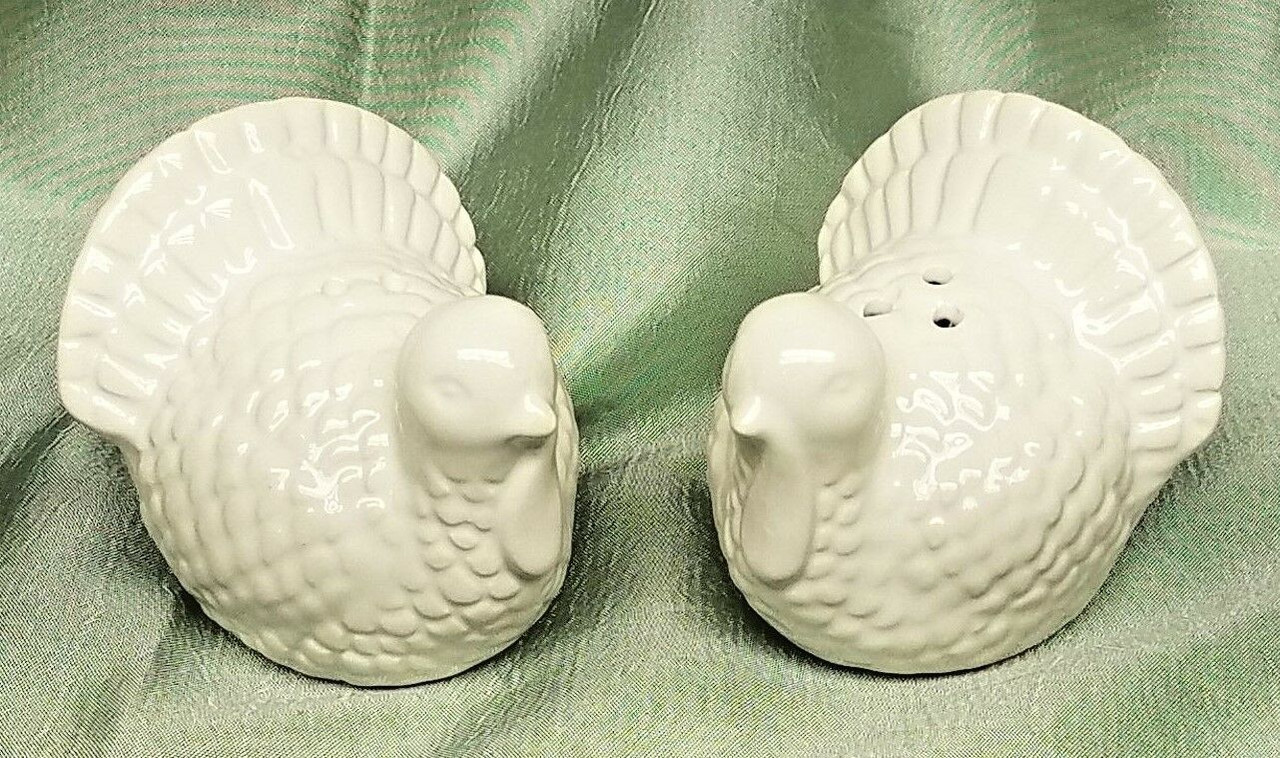 White Ceramic TURKEY Salt and Pepper Shakers w Stoppers NEW