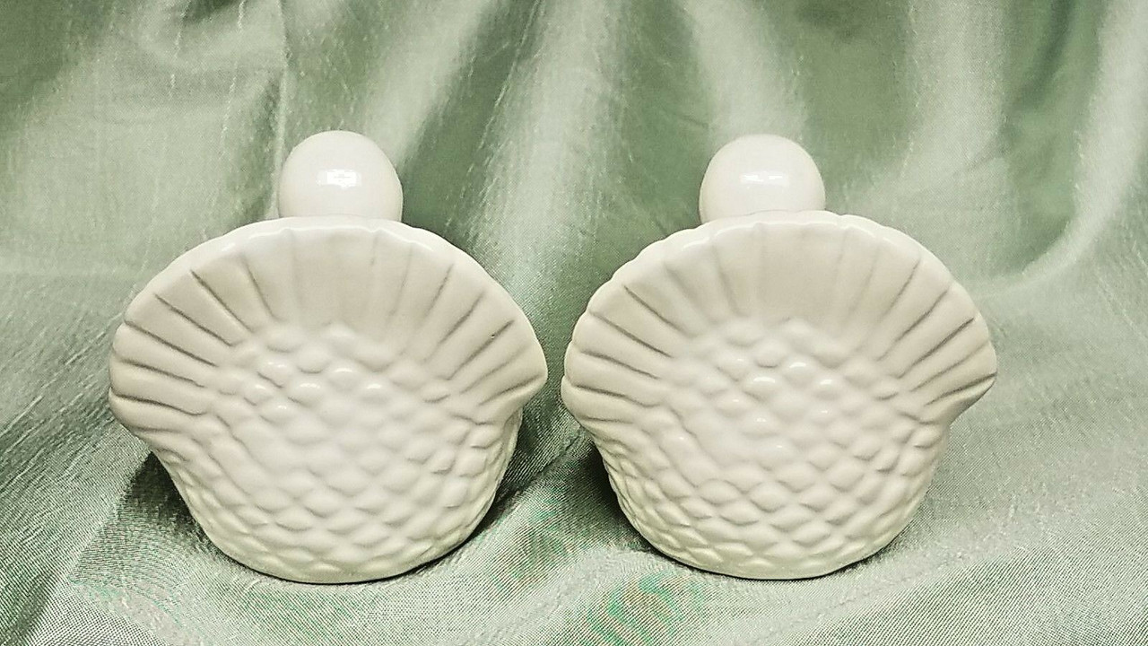 White Ceramic TURKEY Salt and Pepper Shakers w Stoppers NEW