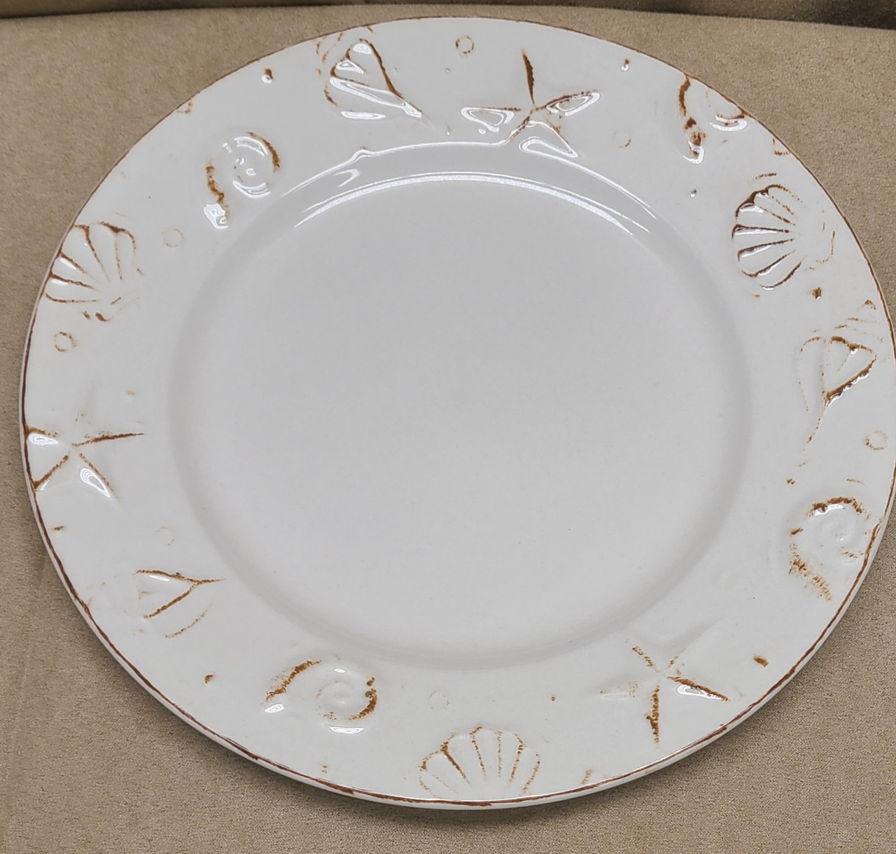 3 New Thomson Pottery "Hampton" Stoneware Seashell Dinner Plates
