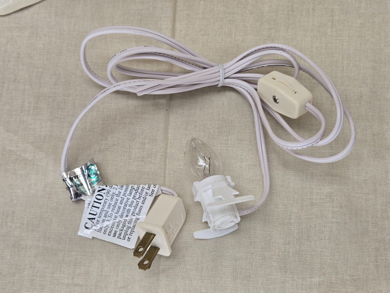 2003 Hawthorne Village Irish Nativity "Holy Creche with Lambs" (w/ Certificate) 2003 Hawthorne Village Irish Nativity "Holy Creche with Lambs" (w/ Certificate)