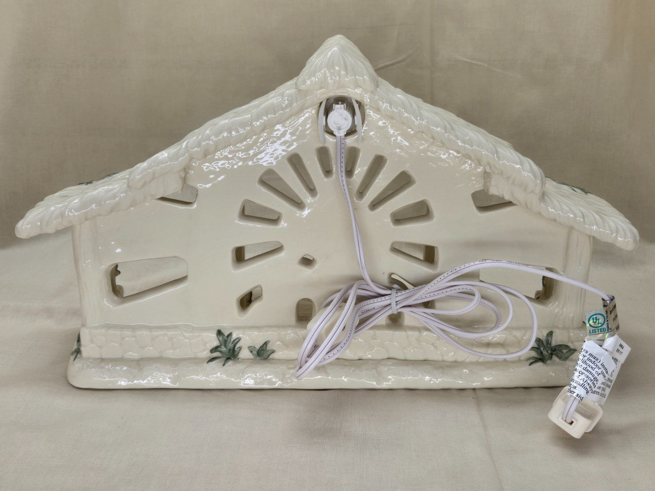 2003 Hawthorne Village Irish Nativity "Holy Creche with Lambs" (w/ Certificate) 2003 Hawthorne Village Irish Nativity "Holy Creche with Lambs" (w/ Certificate)