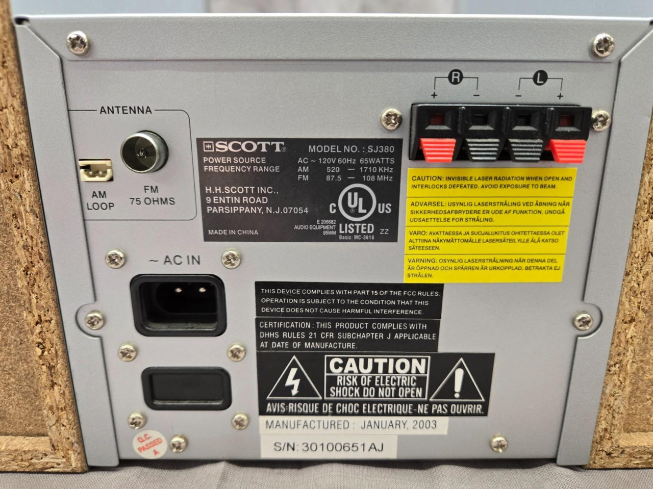 Scott CD Player Radio Model SJ380 w/ 2 Speakers Scott CD Player Radio Model SJ380 w/ 2 Speakers