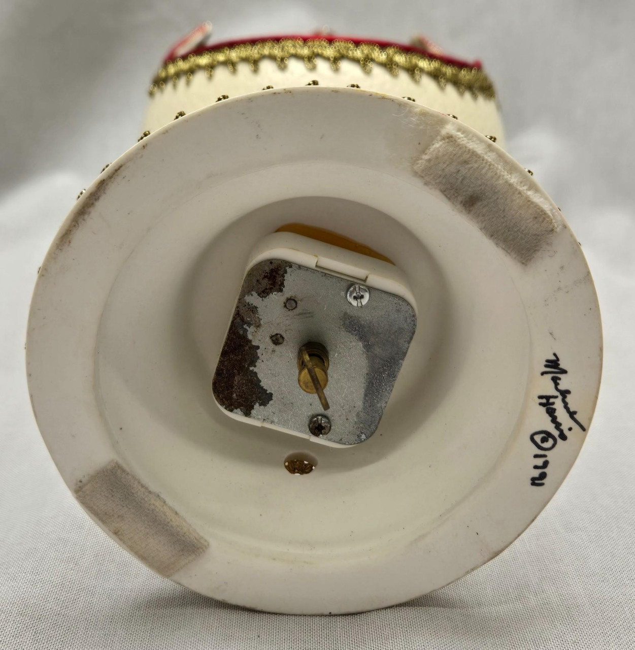 Winter Snow Scene Diorama Large 6" Egg on stand Sledding Music Box Winter Snow Scene Diorama Large 6" Egg on stand Sledding Music Box