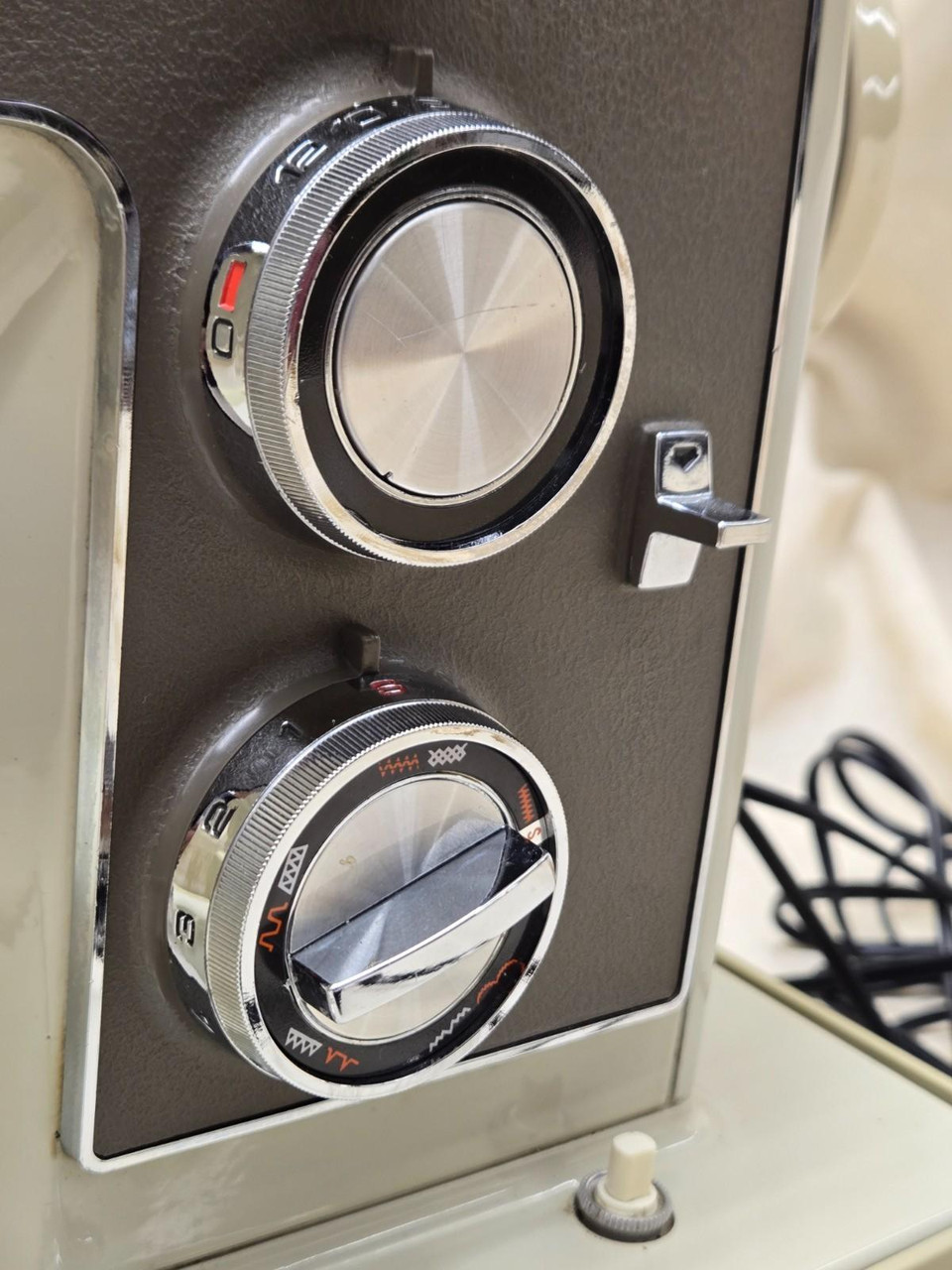 Vintage Sears Kenmore 158.14100 Sewing Machine w/ Pedal & Case Vintage Sears Kenmore 158.14100 Sewing Machine w/ Pedal & Case