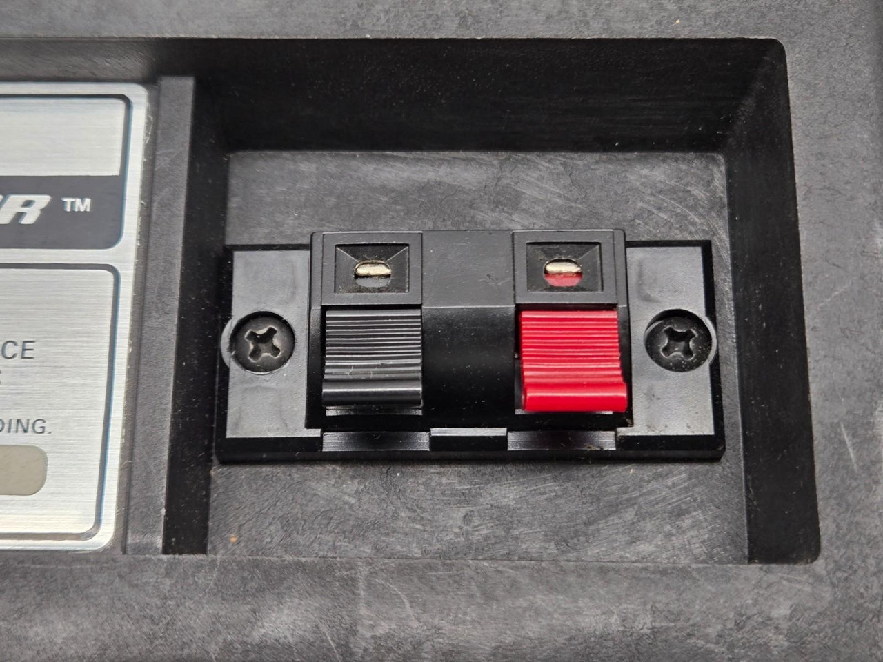 2 BOSE 1984 Model 101 Music Monitor Speakers - Mountable 2 BOSE 1984 Model 101 Music Monitor Speakers - Mountable