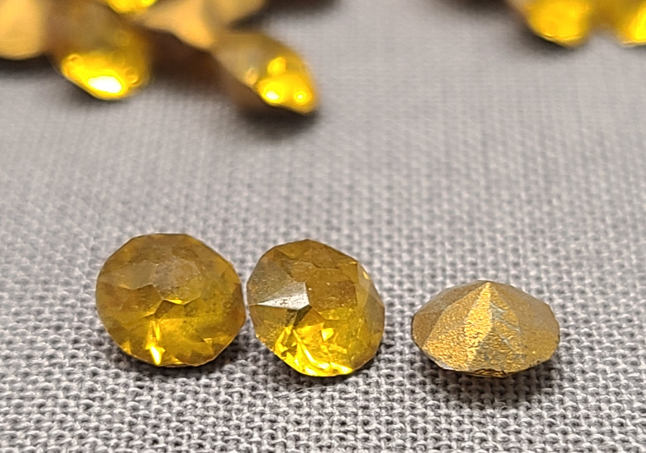 Lot of 100 "Light" Golden Faceted Topaz Imitation Gemstones