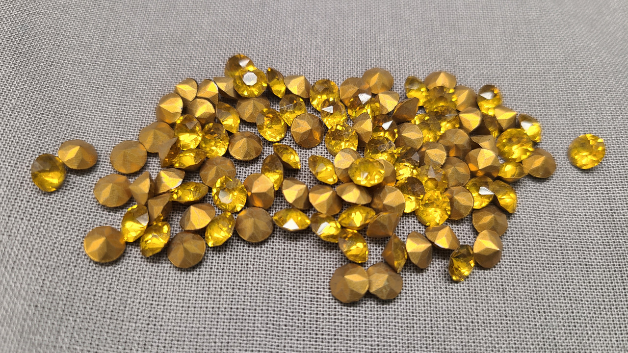 Lot of 100 "Light" Golden Faceted Topaz Imitation Gemstones