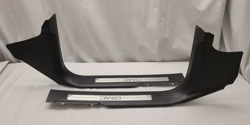 GMC 2014-2019 Sierra Front Door Sill Plates with Logo