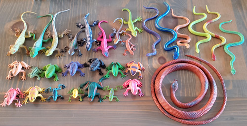 Lot of 30 Small Plastic Reptile Toys - Snakes, Frogs, Lizards