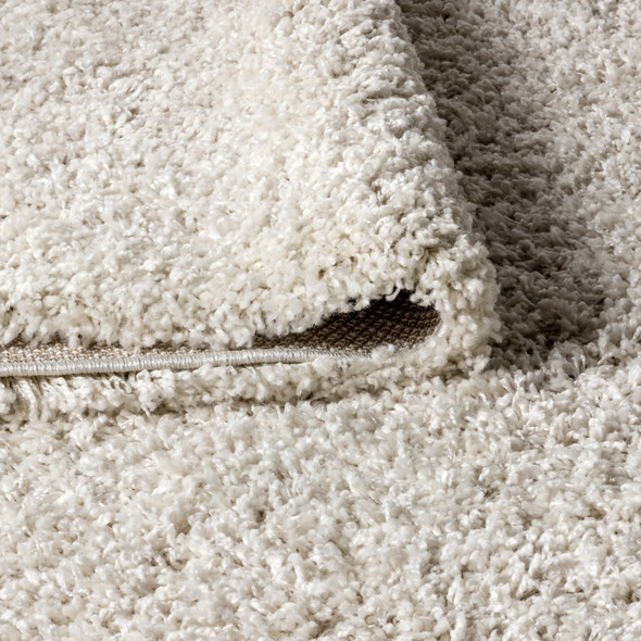 4' X 6' Cream Area Rug With Fringe