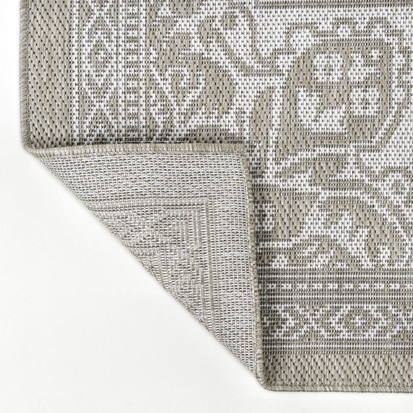 4' X 6' Beige And Cream Medallion Indoor Outdoor Area Rug