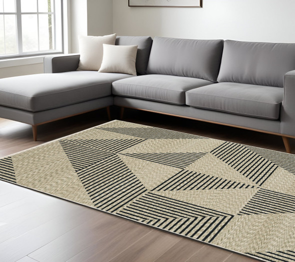 7' X 10' Beige Geometric Area Rug With Fringe