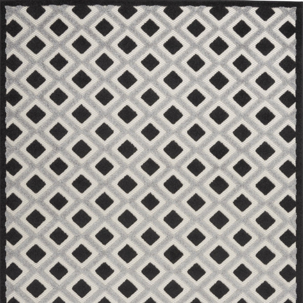5' X 8' Black And White Geometric Indoor Outdoor Area Rug