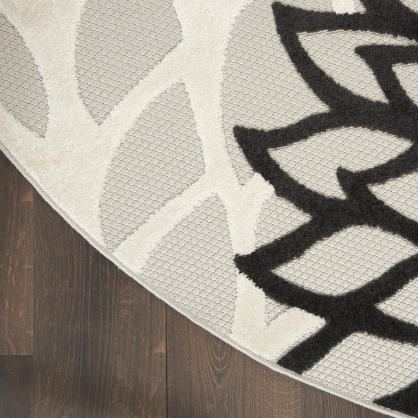 8' X 8' Black And White Indoor Outdoor Area Rug