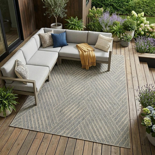 6' X 9' Gray Geometric Stain Resistant Indoor Outdoor Area Rug