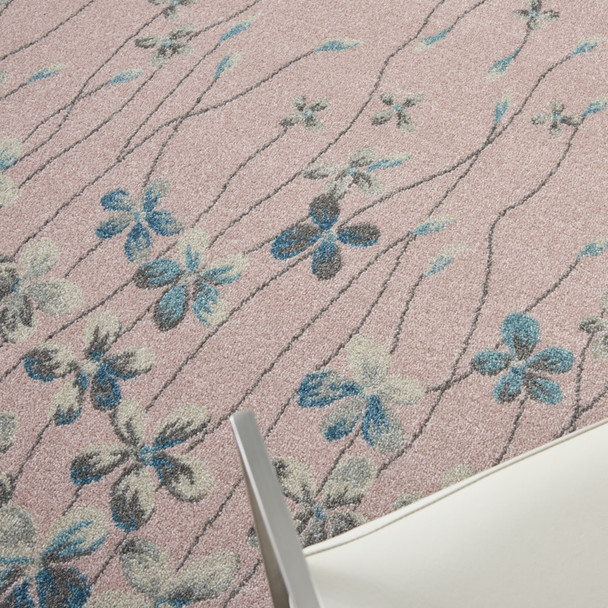 6' X 9' Ivory And Blue Floral Area Rug