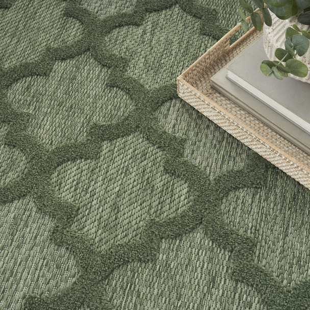 8' Green Round Geometric Indoor Outdoor Area Rug