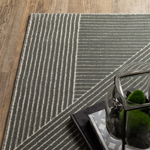 7' X 10' Gray And Ivory Geometric Area Rug