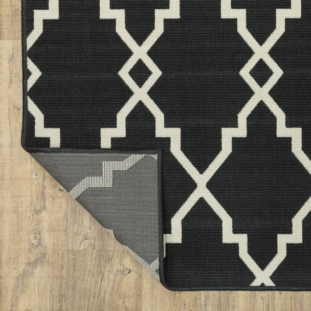 8' X 13' Black And Ivory Indoor Outdoor Area Rug