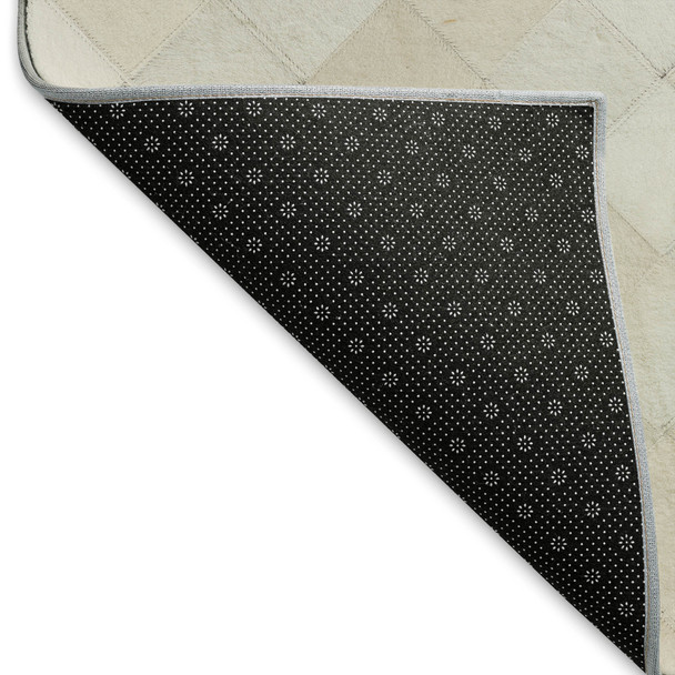 10' X 14' Ivory And Gray Diamond Washable Area Rug With UV Protection