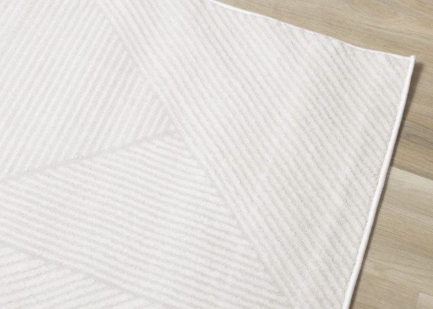 8' X 11' Cream And White Geometric Area Rug