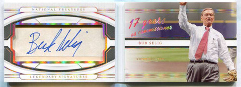 2022 Panini National Treasures Legendary Signatures Booklet Bud Selig Auto 21/25