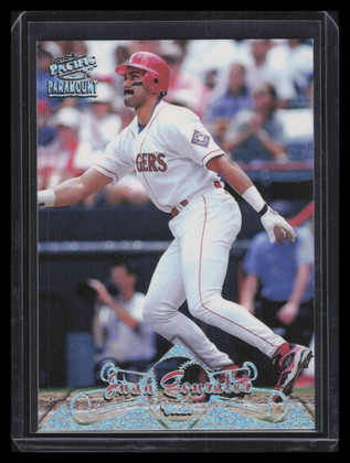 1998 Paramount Holographic Silver 104 Juan Gonzalez 22/99