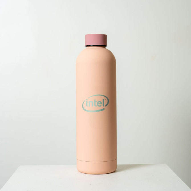 A drink bottle featuring a soft pink colour with a logo, designed with a sleek, modern shape.