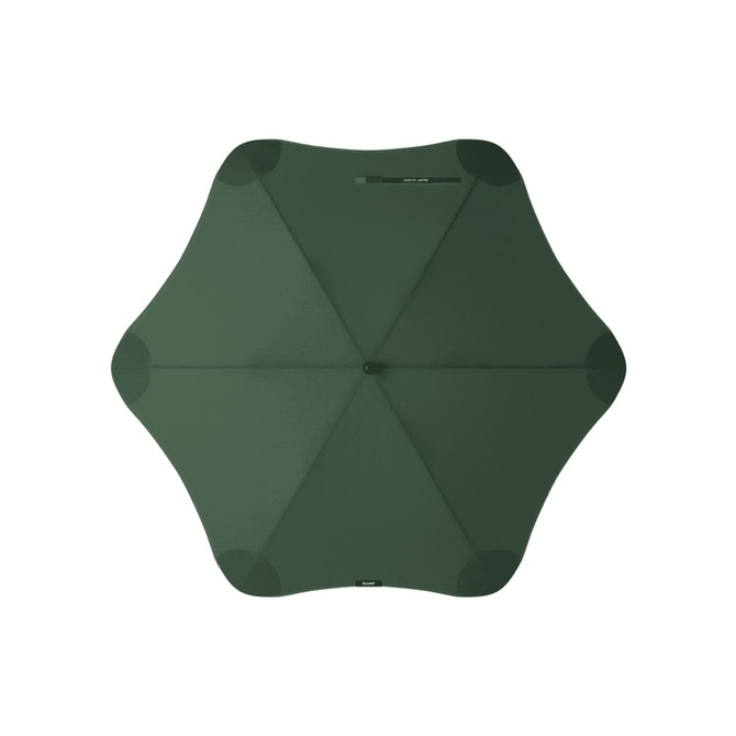A green BLUNT Classic Umbrella with an eight-panel design and a central hub. The umbrella features a logo.