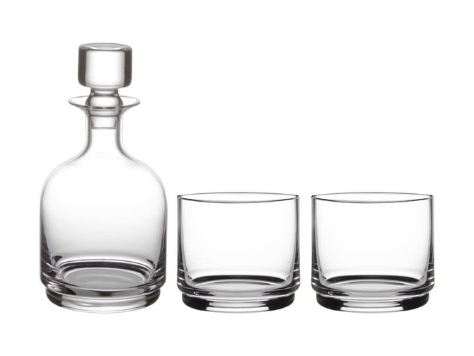 A drink bottle and two matching glasses in clear glass, featuring a sleek design and a minimalistic style.