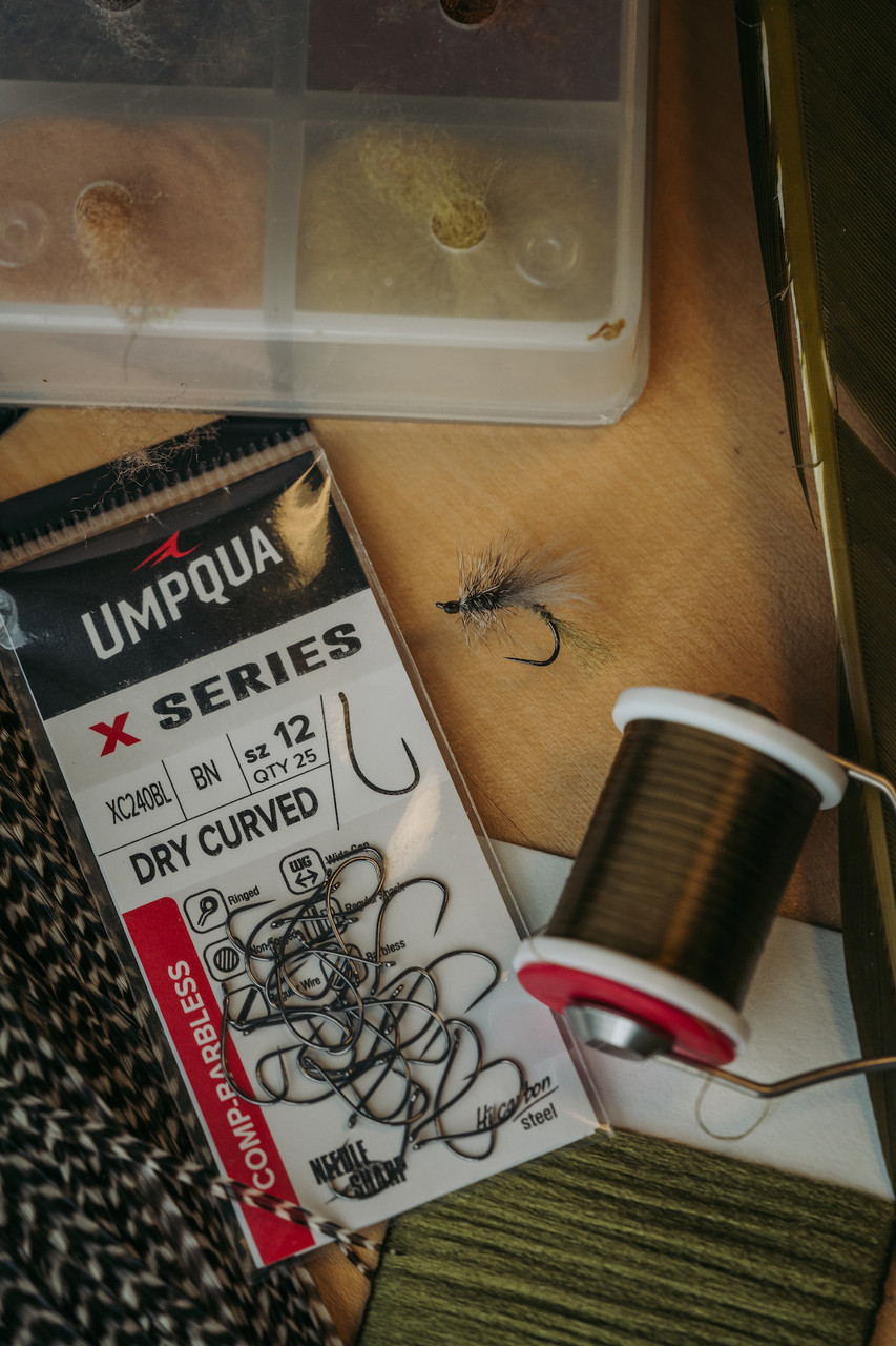 Umpqua CDC X-Select Feathers 他多数 XC240 BL-BN - Umpqua Feather Merchants