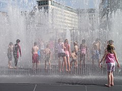 children_playing_water sprinkler_boys_girls