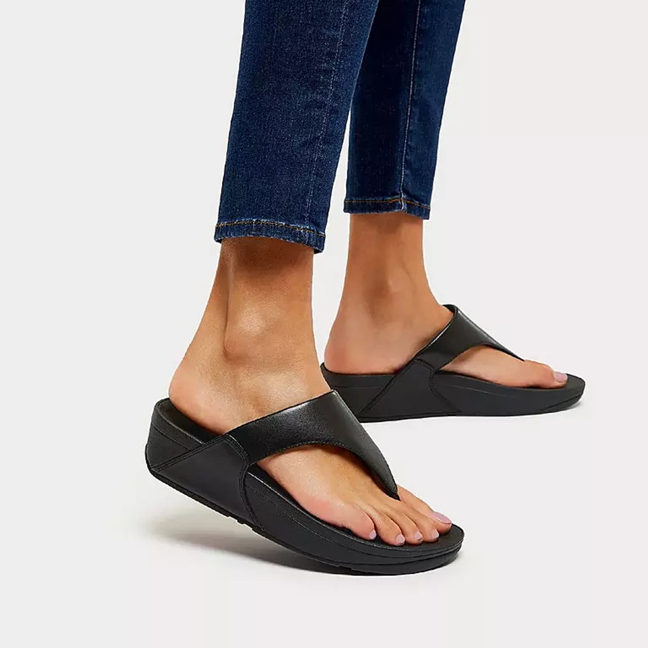 Black sales leather fitflops