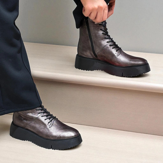 Lady wearing Wonders Sage A-9350 Metallic Bronze Leather Ankle Boot | newshoes.ie