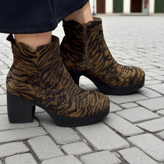 Wonders Lady H-4981 Tiger Print Suede Platform Block Heel Ankle Boot | newshoes.ie