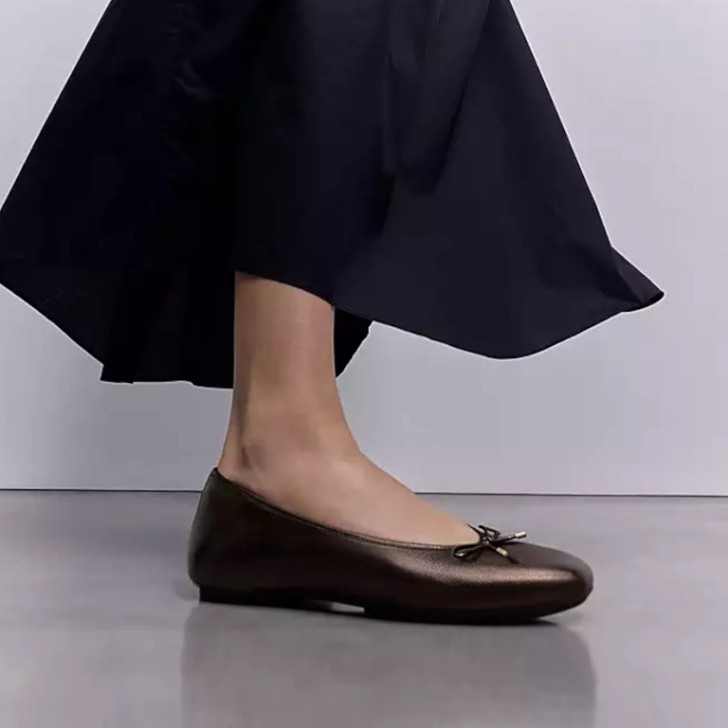 Fitflop Delicato Bow Soft Metallic Leather Ballerina IH2-C89 | newshoes.ie