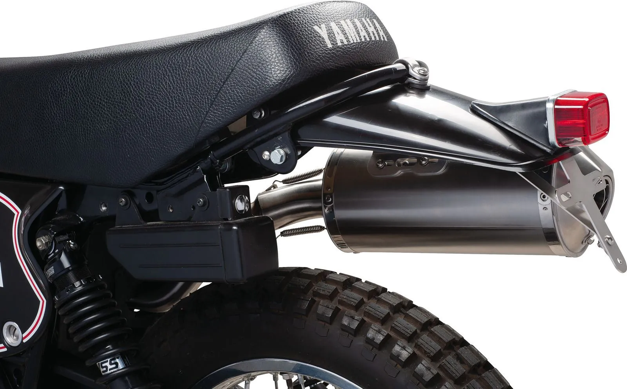 YAMAHA XT500 - TT500 Fender Conversion Rear "Yamaha Black" TT500 Style complete