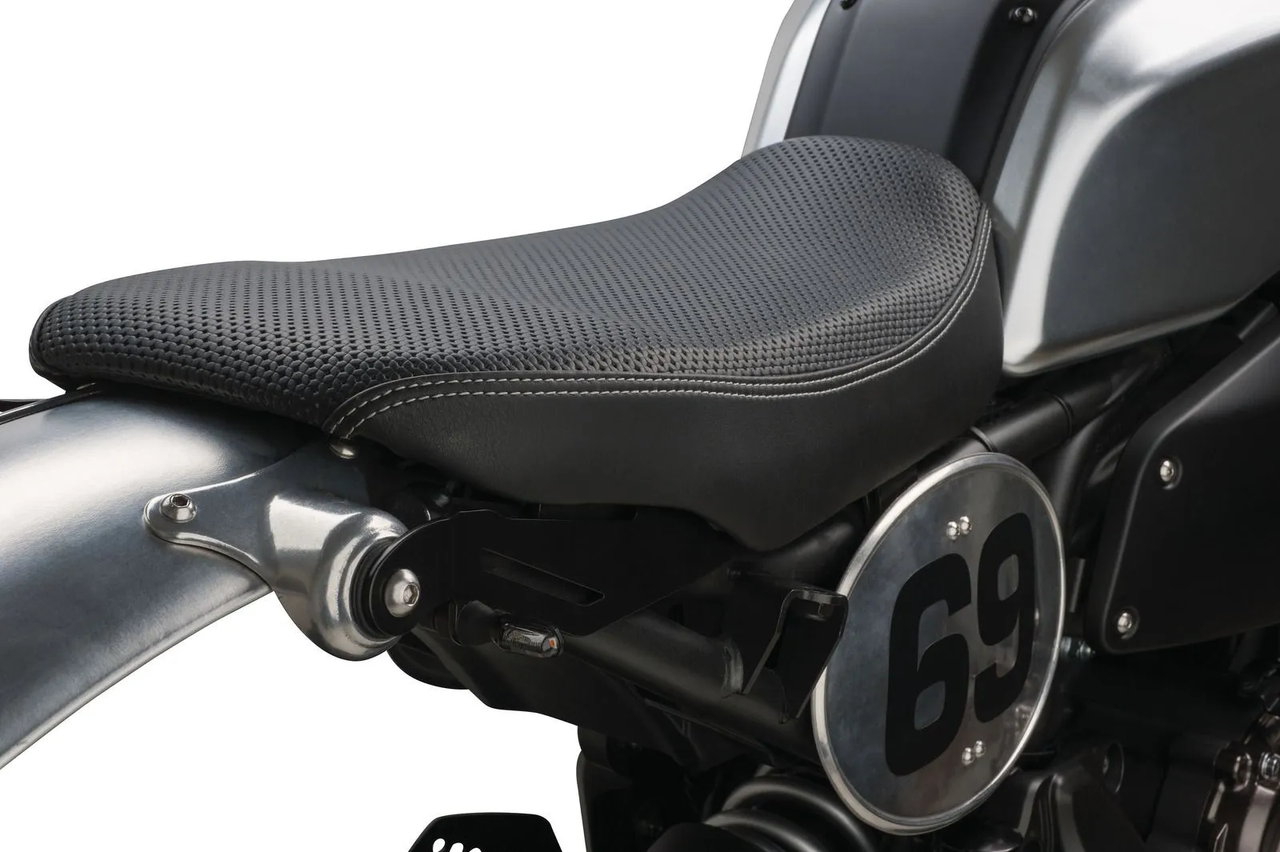 YAMAHA XS700 Roadster 1-man-seat, complete incl. mounting material (requires fender item JVB0038 or Art. 63001)