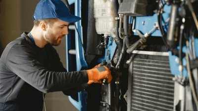 Hydraulic Hose Safety Mistakes That Lead to Leaks and Downtime
