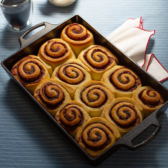 9 x 13 Inch Seasoned Cast Iron Casserole