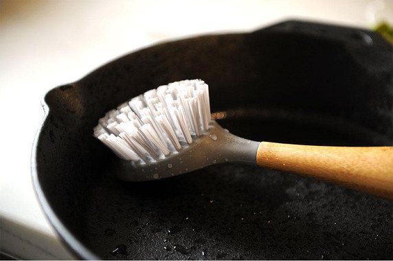 Full Circle Brands Tenacious C. Cast Iron Brush & Scraper 